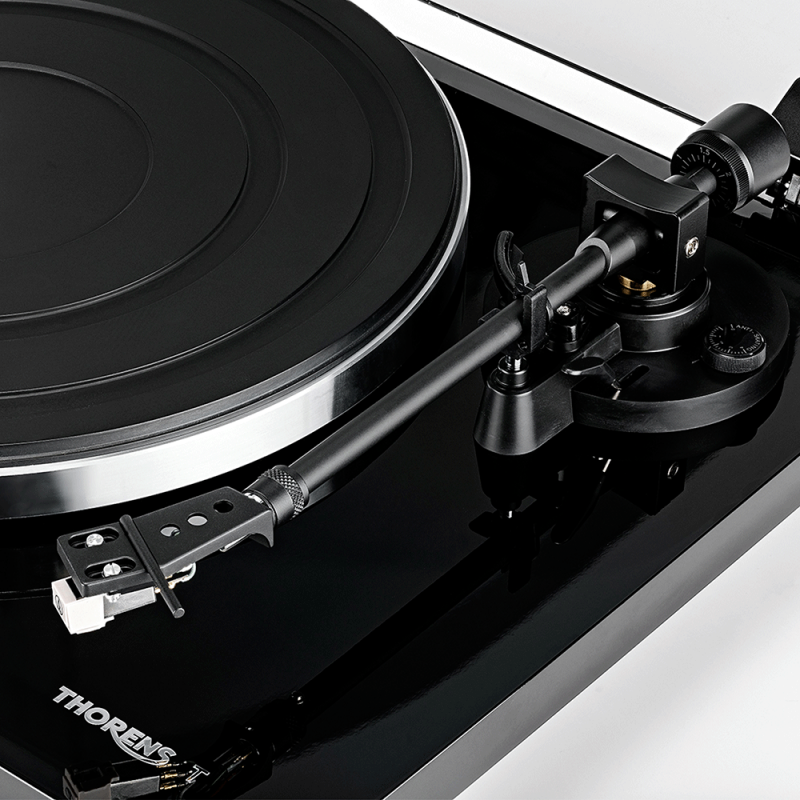 Thorens TD201 - TD 201 noire: platine vinyle courroie et pré-ampli intégré